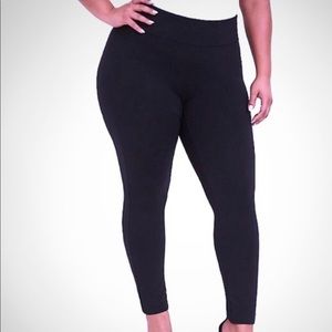 Torrid- Studio Ponte pull-on Pixie pants Size 1XS